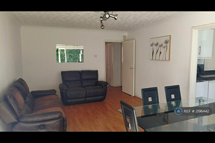 2 Bedroom Flat To Rent In Arden Place, Luton, LU2