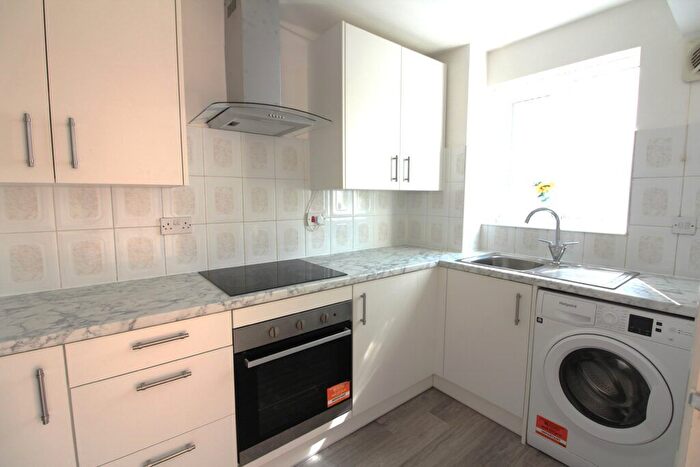 1 Bedroom Flat To Rent In Leigh Hunt Drive, London, N14