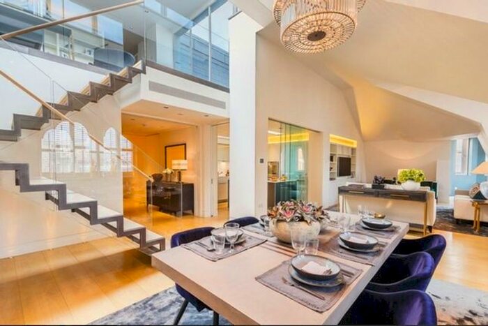 3 Bedroom Flat To Rent In Green Street, Mayfair, London, W1K