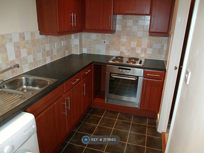 2 Bedroom Flat To Rent In Linnets Park, Runcorn, WA7