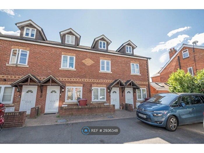 3 Bedroom Terraced House To Rent In Basingstoke Road, Reading, RG2