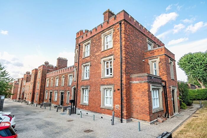 Studio To Rent In Langhorne Street, London, SE18