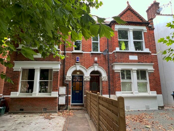 1 Bedroom Flat To Rent In Fairlawn Road, London, SW19