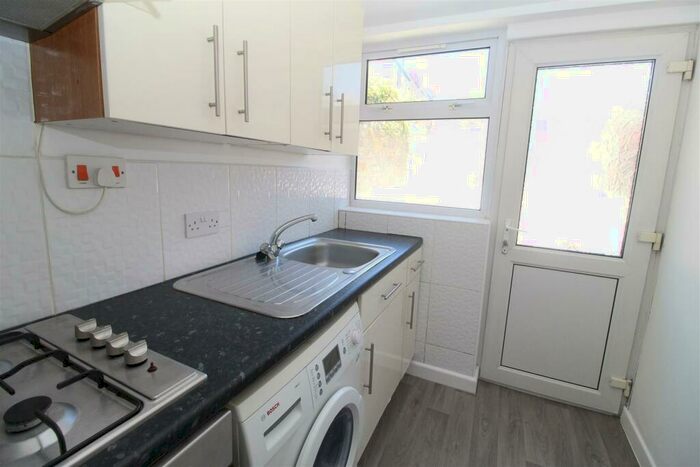 1 Bedroom Flat To Rent In Kimberly Road, Pen-Y-Lan, Cardiff, CF23
