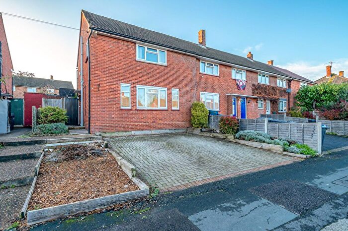 3 Bedroom End Terrace House For Sale In Brockham Crescent, New Addington, Croydon, CR0