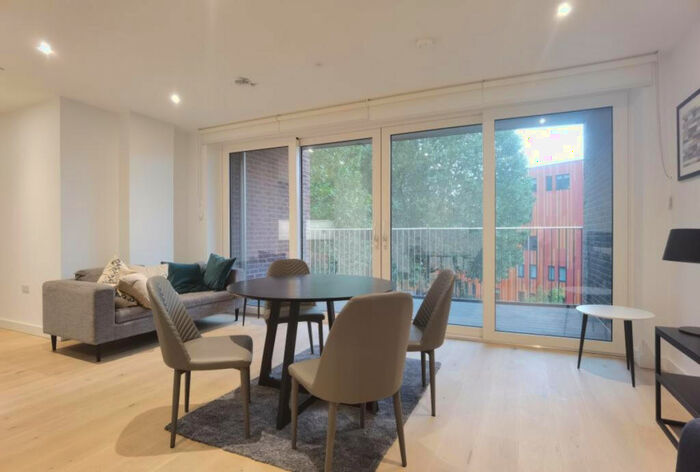 1 Bedroom Apartment To Rent In Tarling House, Elephant & Castle, SE17