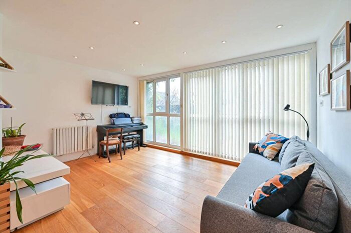 4 Bedroom Flat To Rent In Marylee Way, Kennington, London, SE11