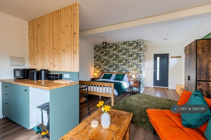 Studio To Rent In Midford Rd, Bath, BA2