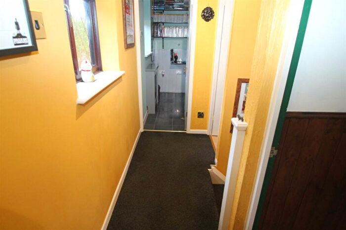 3 Bedroom Detached House For Sale In Balmoral Close, Halesowen, B62