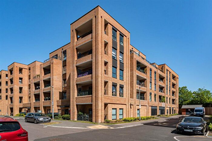 2 Bedroom Apartment For Sale In Thimble Crescent, Wallington, SM6