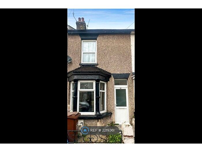 2 Bedroom Terraced House To Rent In Bingham Road, Rochester, ME2