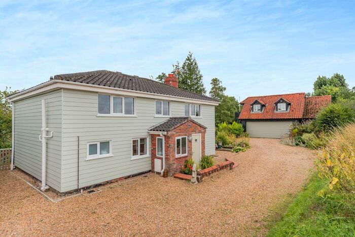 4 Bedroom Character Property For Sale In Mill Hill, Mettingham, Bungay, NR35