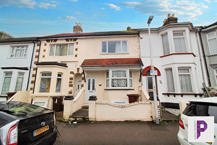 3 Bedroom Terraced House To Rent In Windmill Road, Gillingham, Kent, ME7