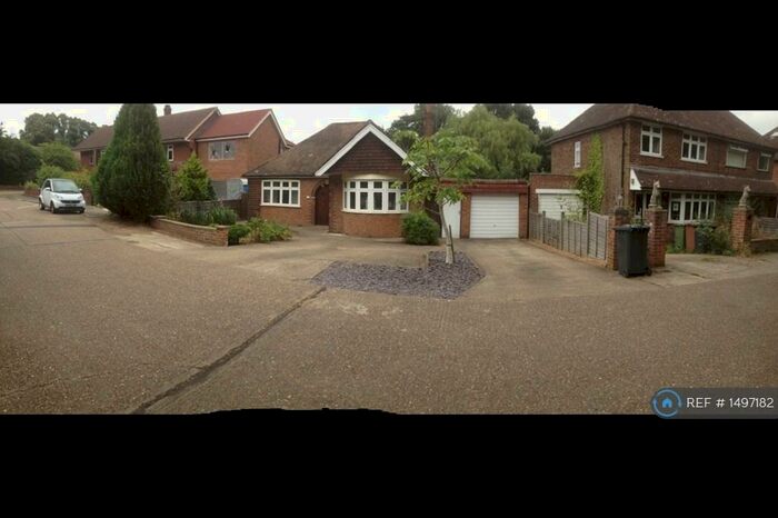 3 Bedroom Bungalow To Rent In Oak Tree Close, Jacob's Well, Guildford Surrey, GU4
