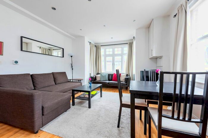 1 Bedroom Flat To Rent In Queenstown Road, Battersea Park, SW8