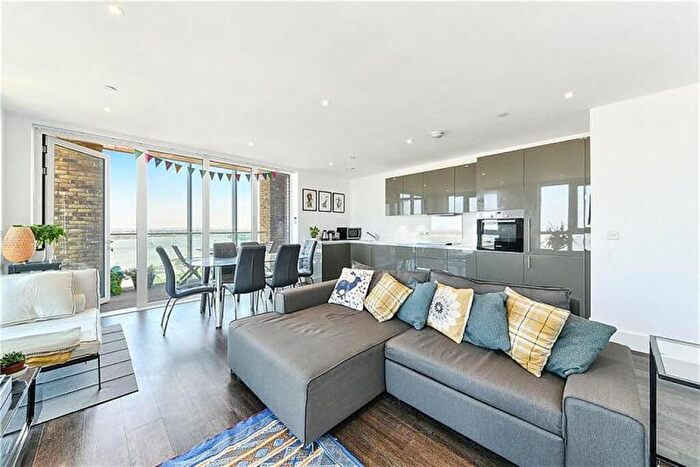 3 Bedroom Apartment To Rent In Plumstead Road, London, SE18
