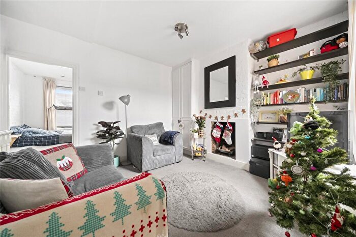 1 Bedroom Flat For Sale In Borwick Avenue, Walthamstow, London, E17