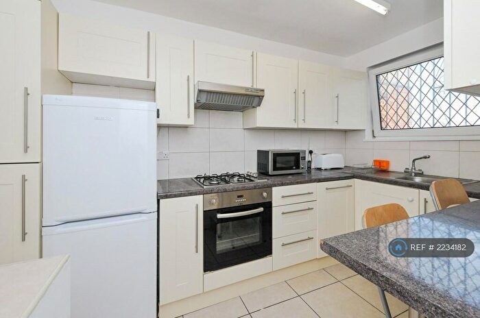4 Bedroom Maisonette To Rent In Wimbourne Court, London, N1