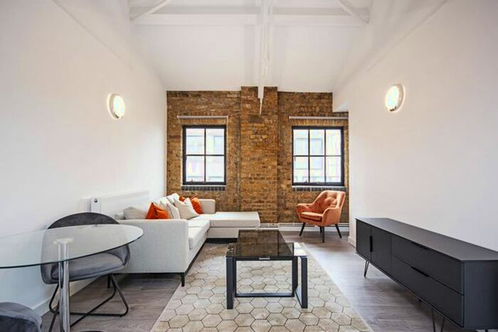 3 Bedroom Flat To Rent In Tyssen Street, Hackney, London, E8