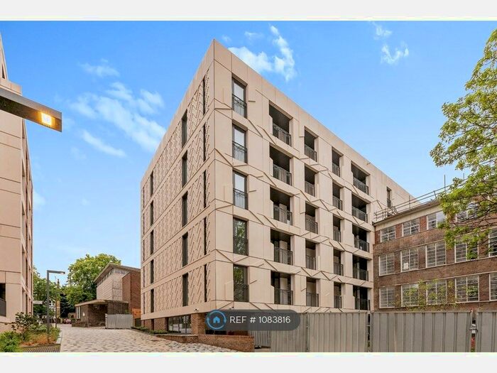 2 Bedroom Flat To Rent In Farnfield Close, London, N8