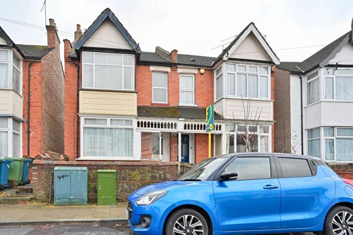 2 Bedroom Flat For Sale In Marlborough Hill, Harrow, HA1