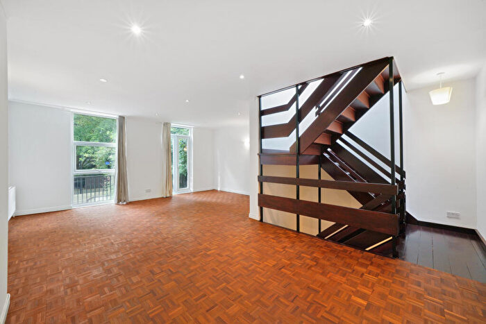4 Bedroom Town House To Rent In Hornby Close, Camden, London, NW3