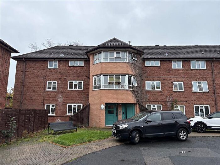 2 Bedroom Flat For Sale In Lock Close, Redditch, B97