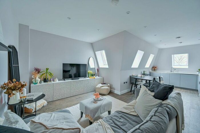 1 Bedroom Flat To Rent In Ravenscar Road, Tolworth, Surbiton, KT6