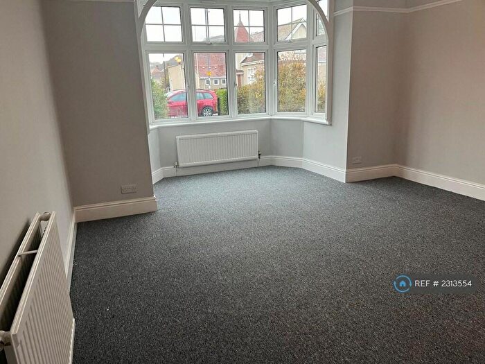 2 Bedroom Flat To Rent In Queens Road, Llandudno, LL30