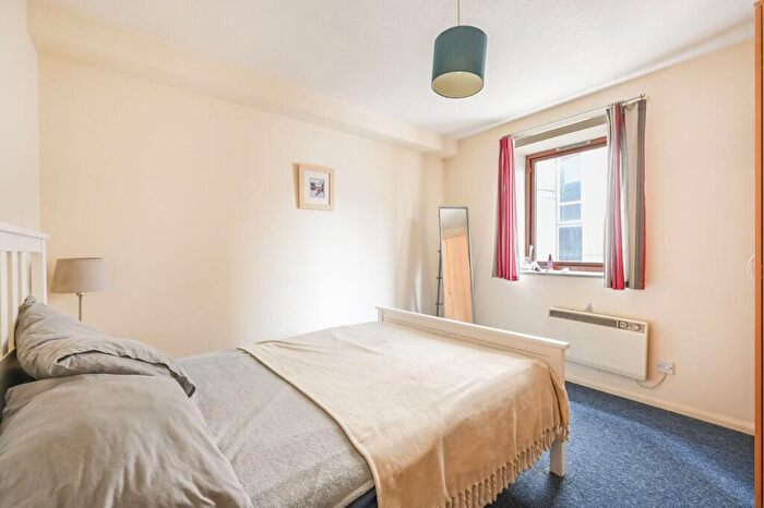 1 Bedroom Flat To Rent In Royal Mint Street, Tower Hill, London, E1