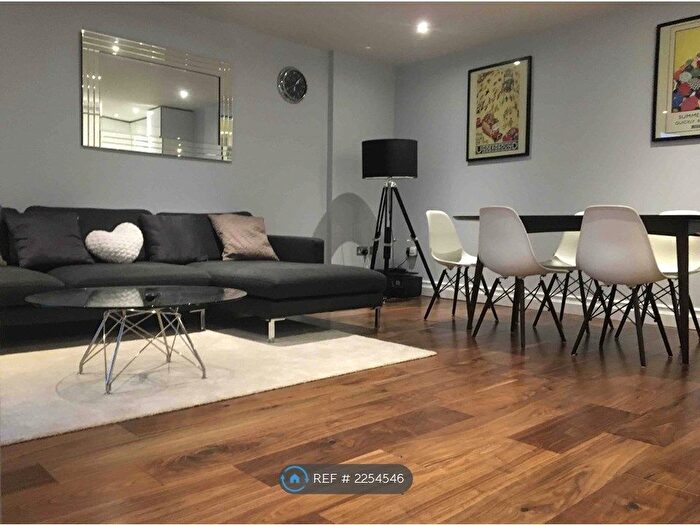 2 Bedroom Flat To Rent In Bridge Place, London, SW1V