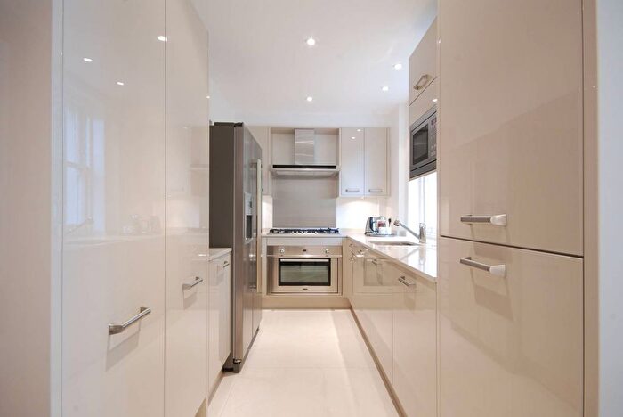 2 Bedroom Flat To Rent In Collingham Road, South Kensington, London, SW5