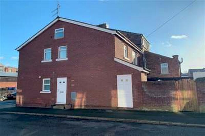 2 Bedroom Flat To Rent In Coronation Street; Macclesfield. SK11