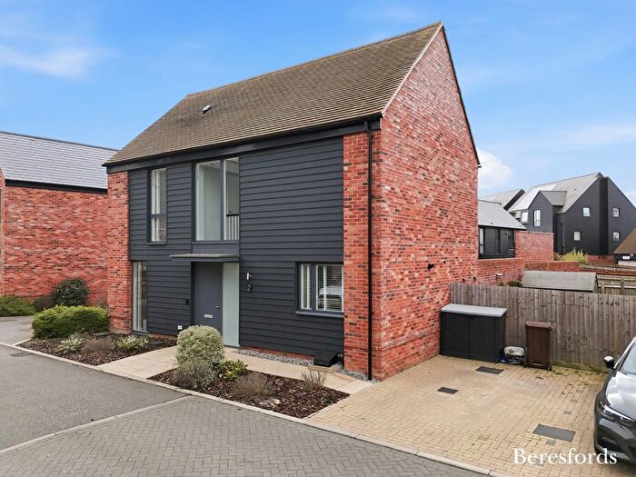 3 Bedroom Detached House For Sale In Wentworth Road, Chelmsford Garden, CM3