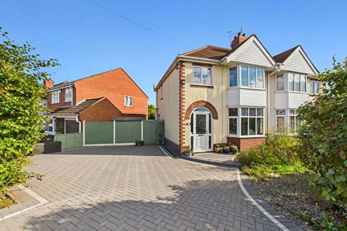 3 Bedroom Semi-Detached House For Sale In Wentworth Road, Stourbridge, DY8