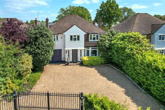 4 Bedroom Detached House For Sale In Oatlands Drive, Weybridge, KT13