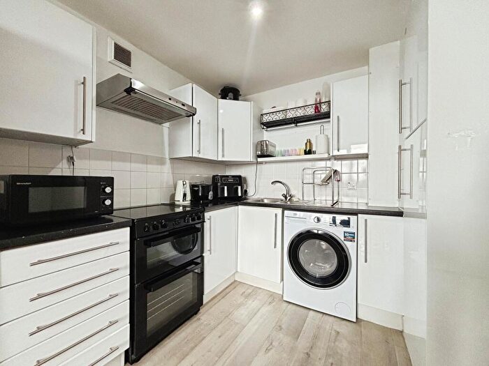 1 Bedroom Flat For Sale In The Cedars Park Road, Scotswood, Newcastle Upon Tyne, NE4