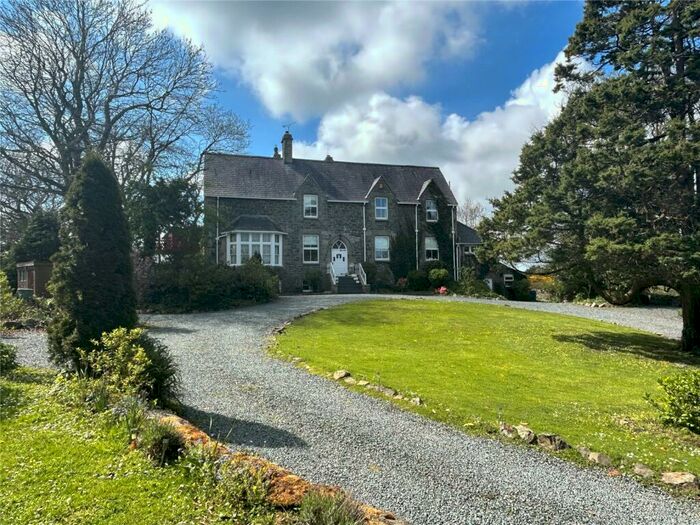 6 Bedroom Detached House For Sale In Lon Graig, Gaerwen, Anglesey, Sir Ynys Mon, LL60