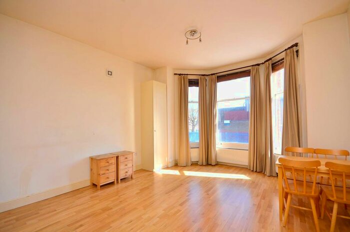 Studio To Rent In Knights Hill, West Norwood, London, SE27