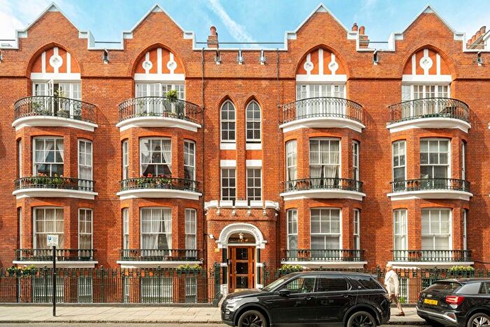 2 Bedroom Flat To Rent In Portman Mansions, Marylebone, W1U