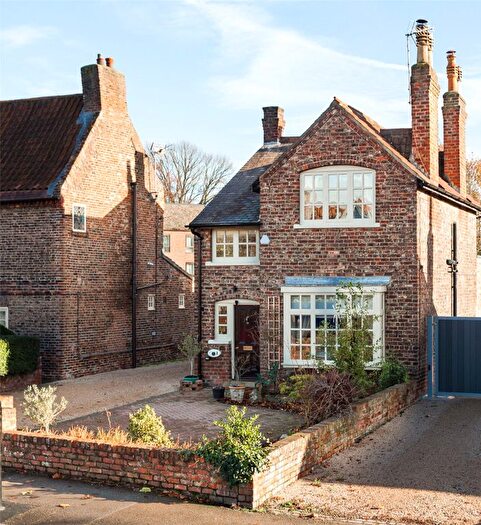 2 Bedroom Detached House For Sale In Tadcaster Road, Dringhouses, York, YO24