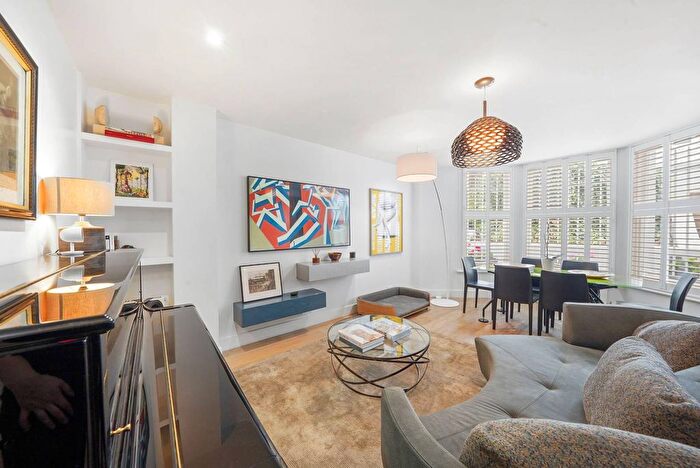 2 Bedroom Flat For Sale In Sinclair Road, Olympia, London, W14