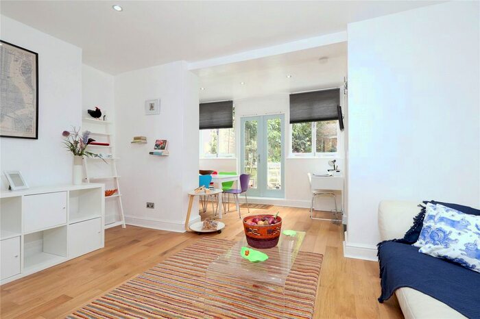 2 Bedroom Flat To Rent In Southgate Road, De Beauvoir Town, Islington, London, N1