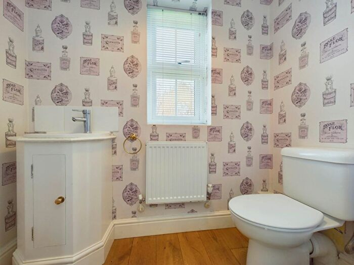 4 Bedroom Detached House For Sale In Church Farm Close, Bierton, Aylesbury, HP22