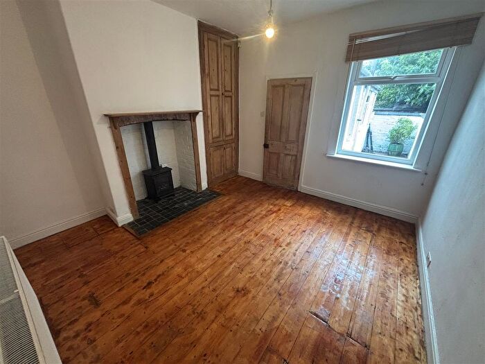 2 Bedroom End Of Terrace House To Rent In Belgrave Road, Sale, M33