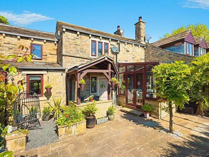 3 Bedroom Property For Sale In Tong Lane, Bradford, BD4