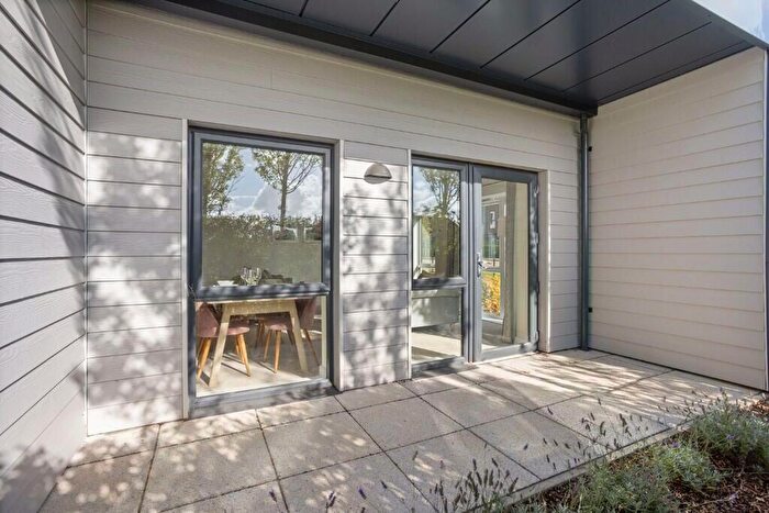 2 Bedroom Apartment For Sale In Bed The Beacons, Chelmsford, CM1