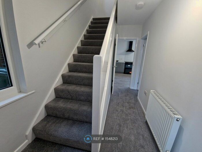 3 Bedroom Semi-Detached House To Rent In Greenside Lane, Hoyland, Barnsley, S74