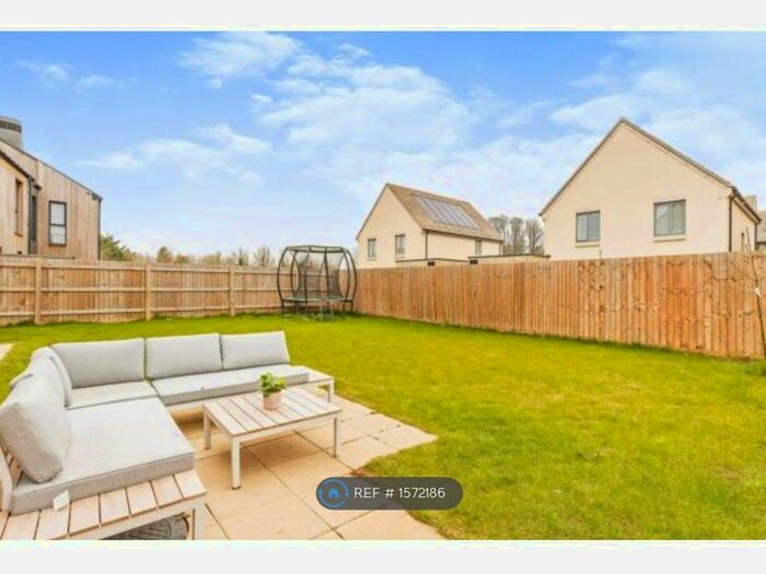 4 Bedroom Detached House To Rent In Blueberry Drive, Bicester, OX27