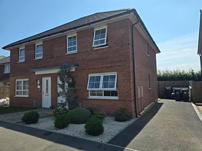 3 Bedroom Semi Detached House For Sale In Long Meadow, Launceston, PL15